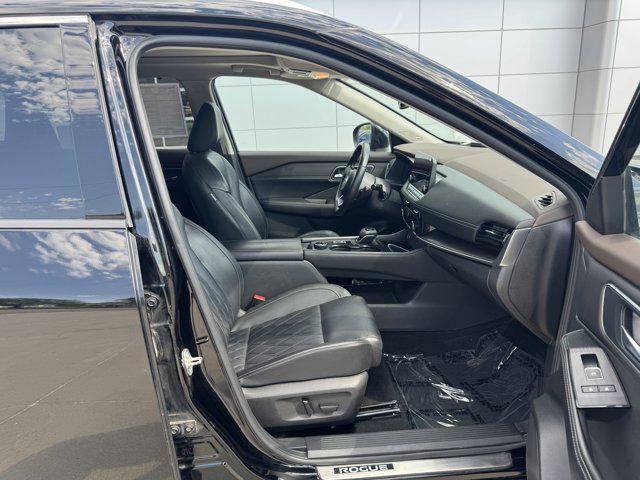 Photo of 2021 Super Black Nissan Rogue