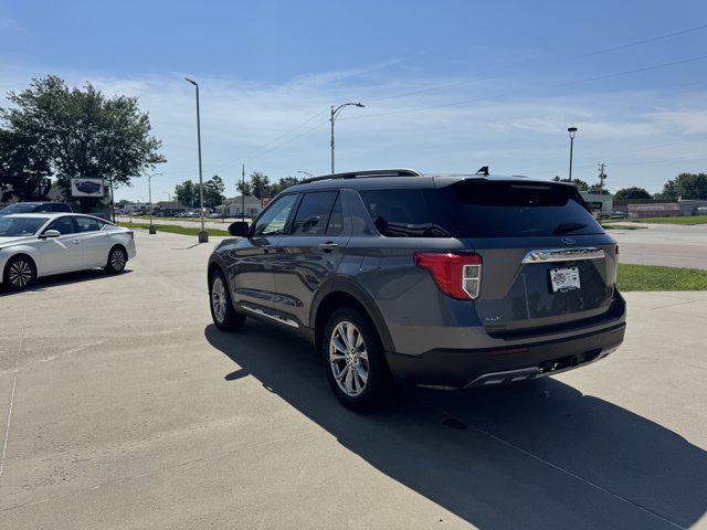 Photo of 2023 Carbonized Gray Metallic Ford Explorer