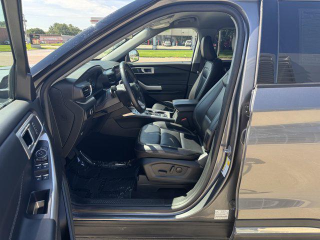 Photo of 2023 Carbonized Gray Metallic Ford Explorer