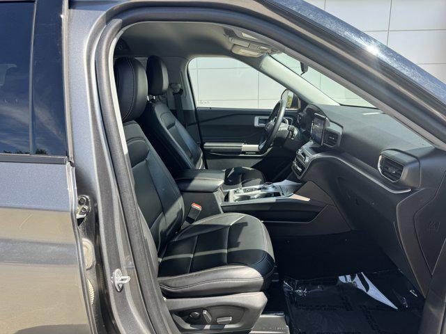 Photo of 2023 Carbonized Gray Metallic Ford Explorer