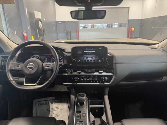 Photo of 2024 Deep Ocean Blue Pearl Nissan Pathfinder