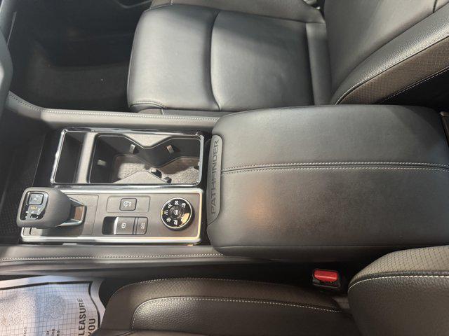 Photo of 2024 Deep Ocean Blue Pearl Nissan Pathfinder