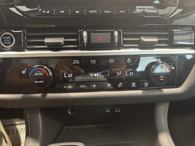 Photo of 2024 Deep Ocean Blue Pearl Nissan Pathfinder