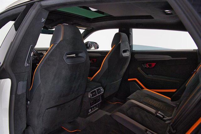Photo of 2024 Balloon White Lamborghini Urus