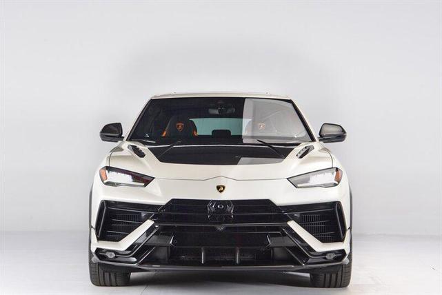Photo of 2024 Balloon White Lamborghini Urus