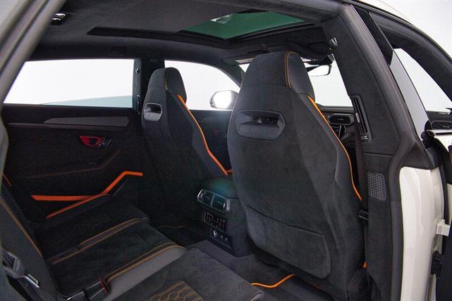 Photo of 2024 Balloon White Lamborghini Urus