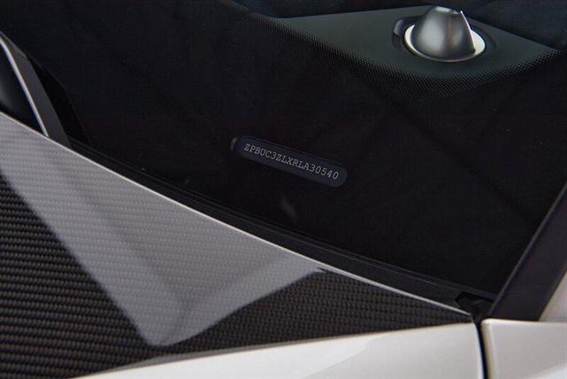 Photo of 2024 Balloon White Lamborghini Urus
