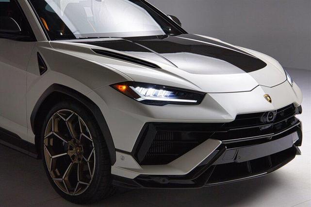 Photo of 2024 Balloon White Lamborghini Urus