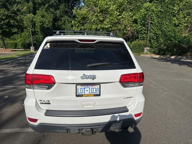 Photo of 2016 Bright White Clearcoat Jeep Grand Cherokee