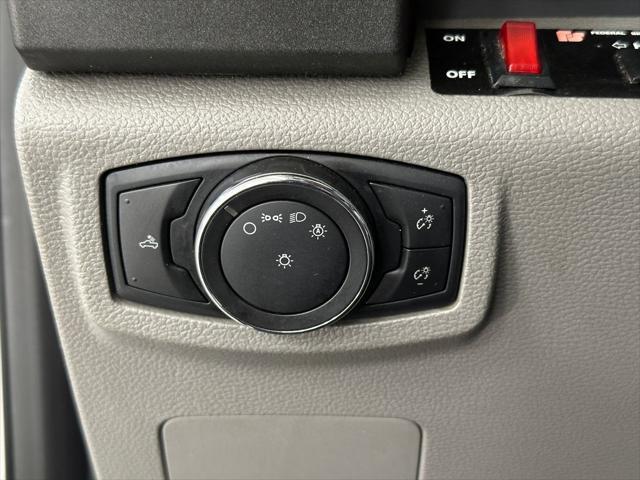 Photo of 2019 Oxford White Ford F-250