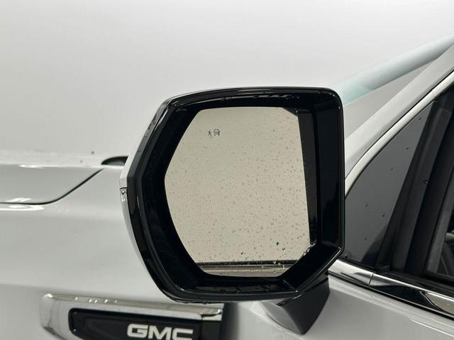 Photo of 2022 Summit White GMC Yukon