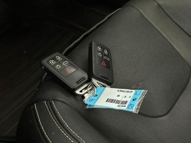 Photo of 2016 Savile Gray Metallic Volvo V60
