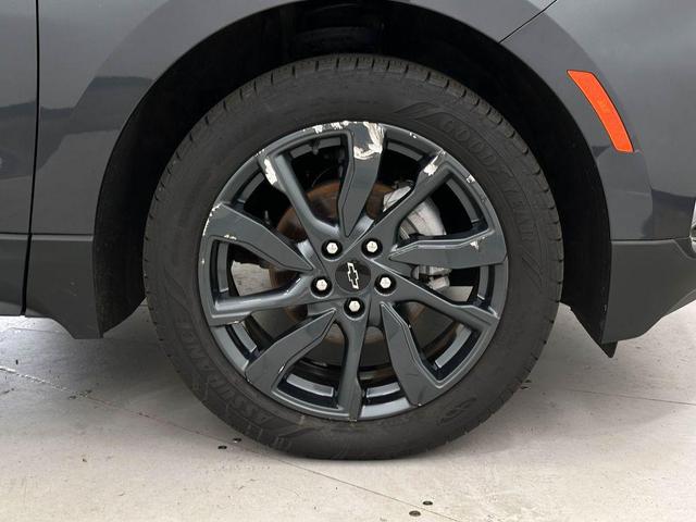 Photo of 2022 Iron Gray Metallic Chevrolet Equinox