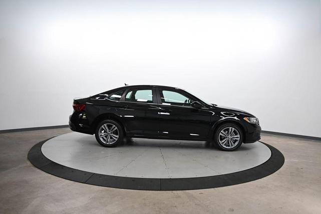 Photo of 2024 Kings Red Metallic Volkswagen Jetta