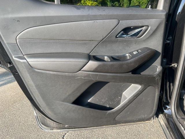 Photo of 2023 Mosaic Black Metallic Chevrolet Traverse