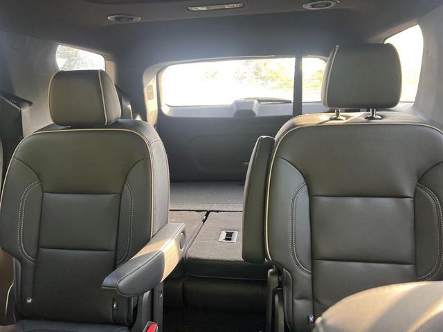 Photo of 2023 Mosaic Black Metallic Chevrolet Traverse