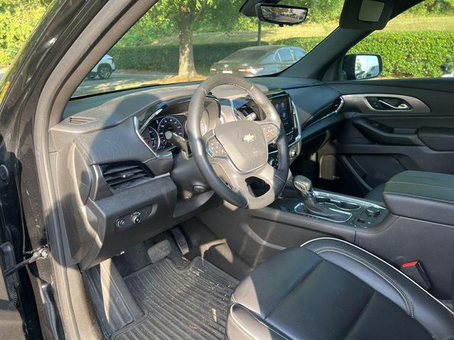 Photo of 2023 Mosaic Black Metallic Chevrolet Traverse