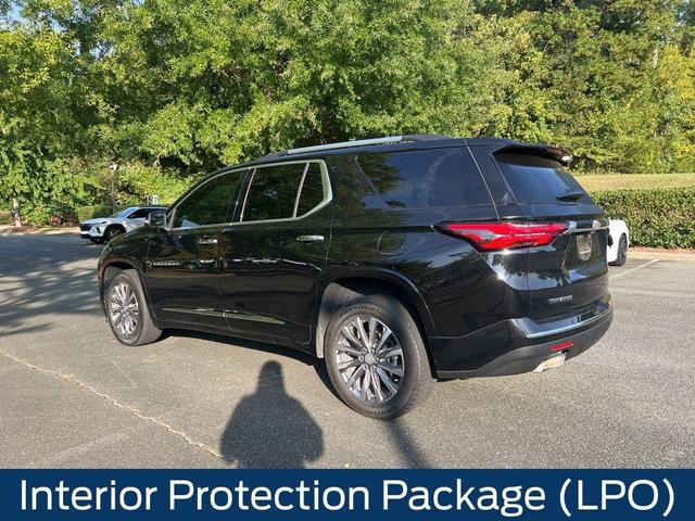Photo of 2023 Mosaic Black Metallic Chevrolet Traverse