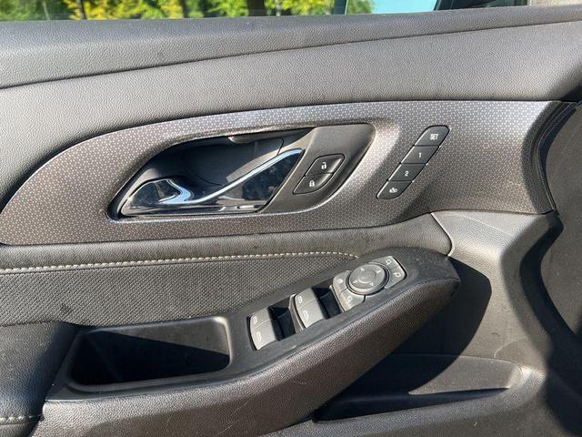 Photo of 2023 Mosaic Black Metallic Chevrolet Traverse