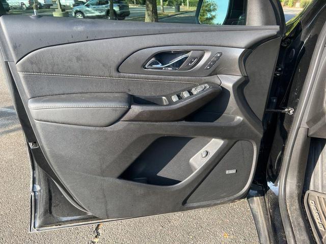 Photo of 2023 Mosaic Black Metallic Chevrolet Traverse
