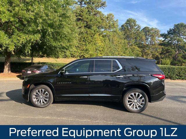 Photo of 2023 Mosaic Black Metallic Chevrolet Traverse