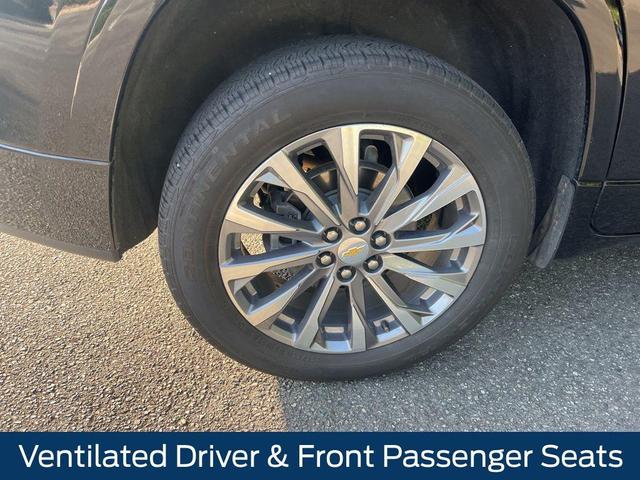 Photo of 2023 Mosaic Black Metallic Chevrolet Traverse