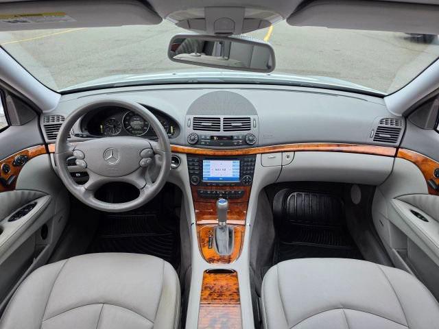 Photo of 2007 Silver Mercedes-Benz E-Class