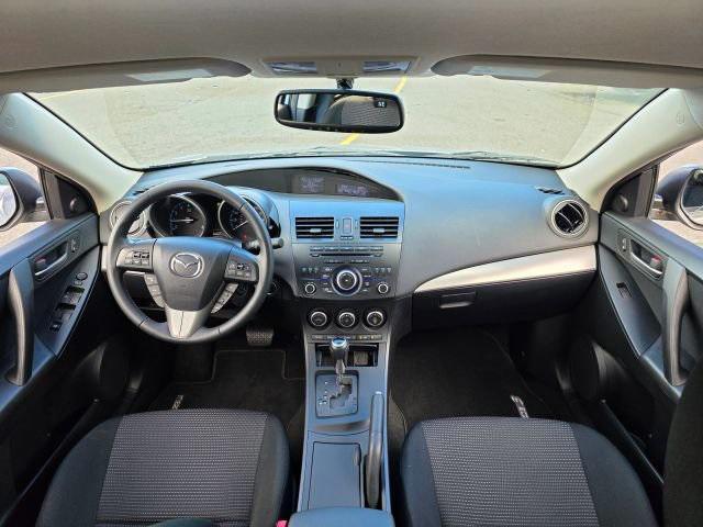 Photo of 2013 Liquid Silver Metallic Mazda Mazda3