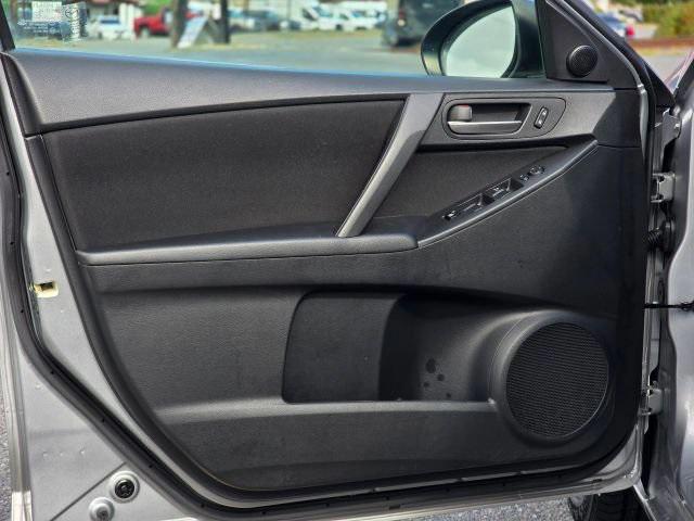 Photo of 2013 Liquid Silver Metallic Mazda Mazda3