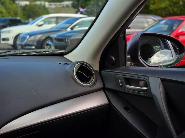 Photo of 2013 Liquid Silver Metallic Mazda Mazda3