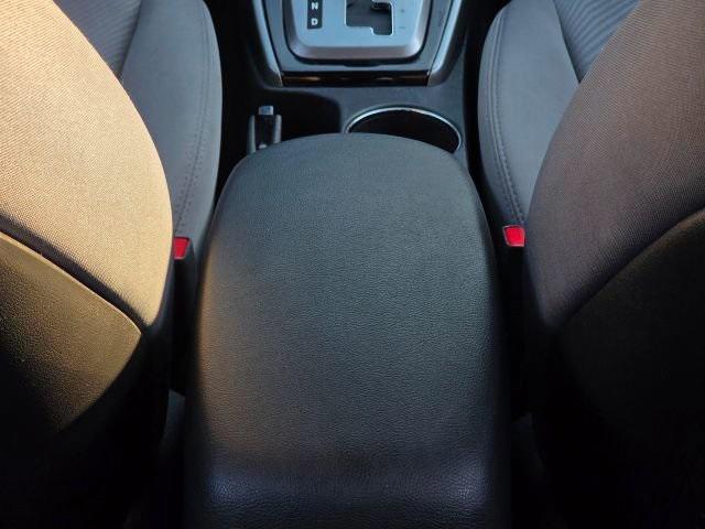 Photo of 2013 Shimmering Air Silver Hyundai ELANTRA