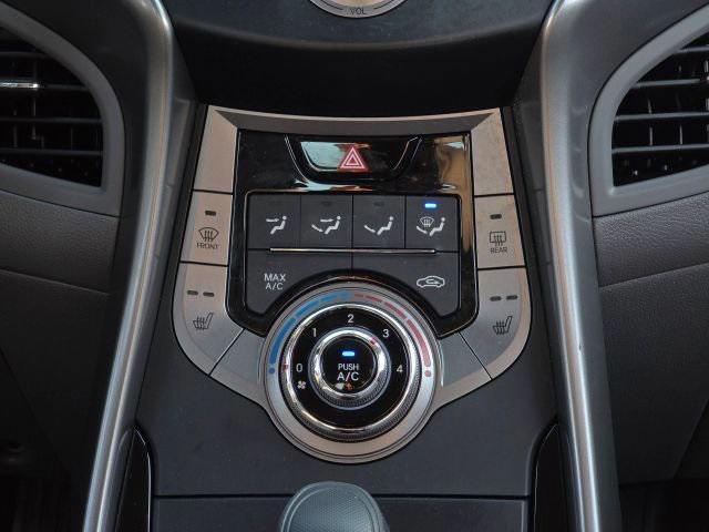 Photo of 2013 Shimmering Air Silver Hyundai ELANTRA