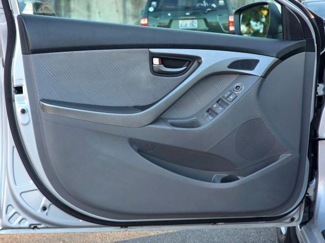 Photo of 2013 Shimmering Air Silver Hyundai ELANTRA