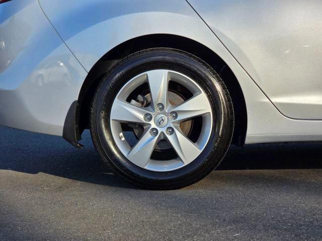 Photo of 2013 Shimmering Air Silver Hyundai ELANTRA