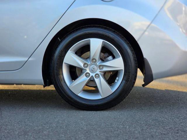 Photo of 2013 Shimmering Air Silver Hyundai ELANTRA