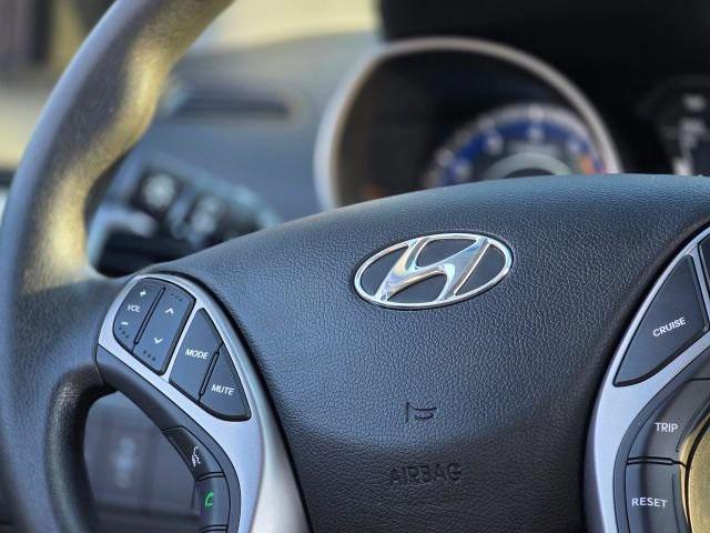 Photo of 2013 Shimmering Air Silver Hyundai ELANTRA