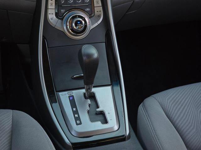 Photo of 2013 Shimmering Air Silver Hyundai ELANTRA