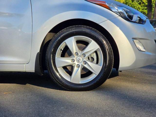 Photo of 2013 Shimmering Air Silver Hyundai ELANTRA