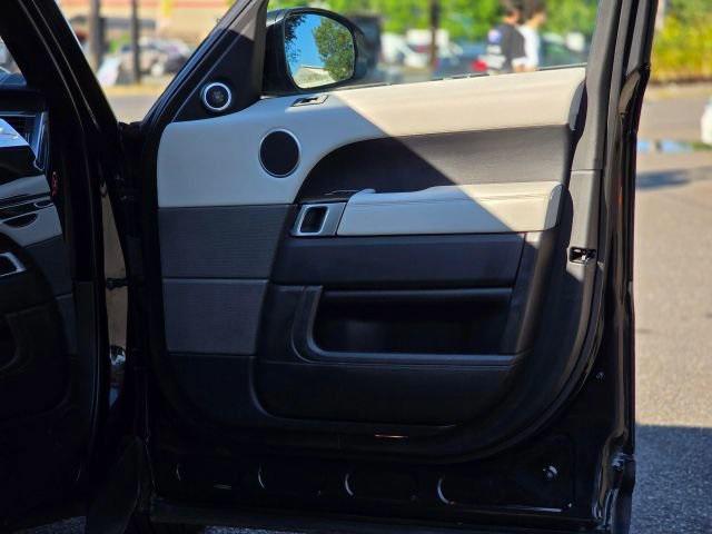 Photo of 2016 Black Land Rover Range Rover Sport