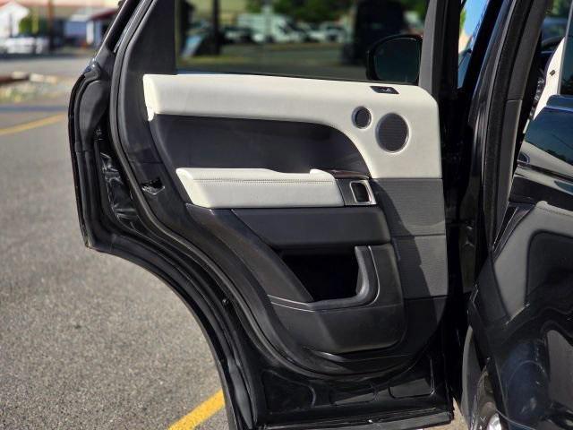 Photo of 2016 Black Land Rover Range Rover Sport