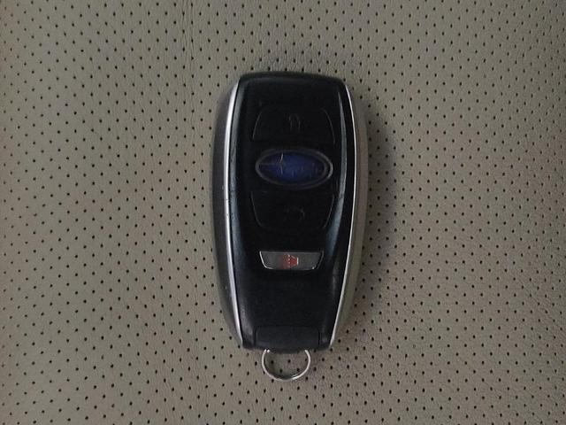 Photo of 2015 Crystal White Pearl Subaru Legacy