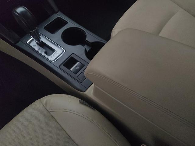 Photo of 2015 Crystal White Pearl Subaru Legacy
