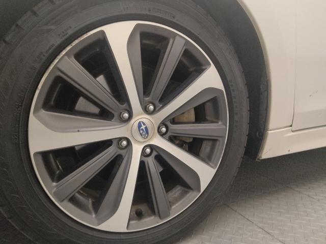 Photo of 2015 Crystal White Pearl Subaru Legacy