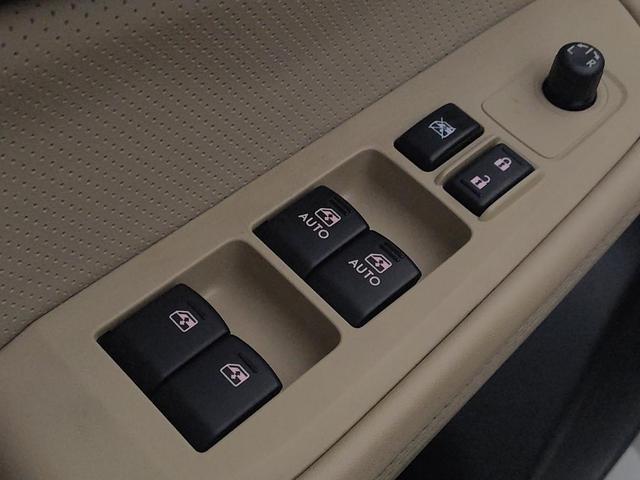 Photo of 2015 Crystal White Pearl Subaru Legacy