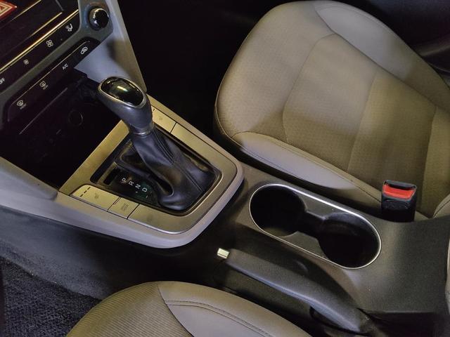 Photo of 2017 Quartz White Pearl Hyundai ELANTRA