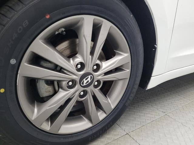 Photo of 2017 Quartz White Pearl Hyundai ELANTRA