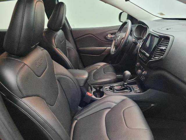 Photo of 2019 Velvet Red Pearlcoat Jeep Cherokee