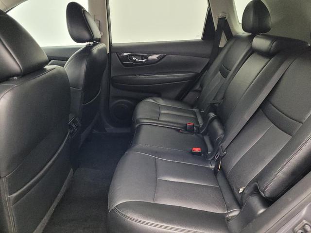 Photo of 2017 Gun Metallic Nissan Rogue
