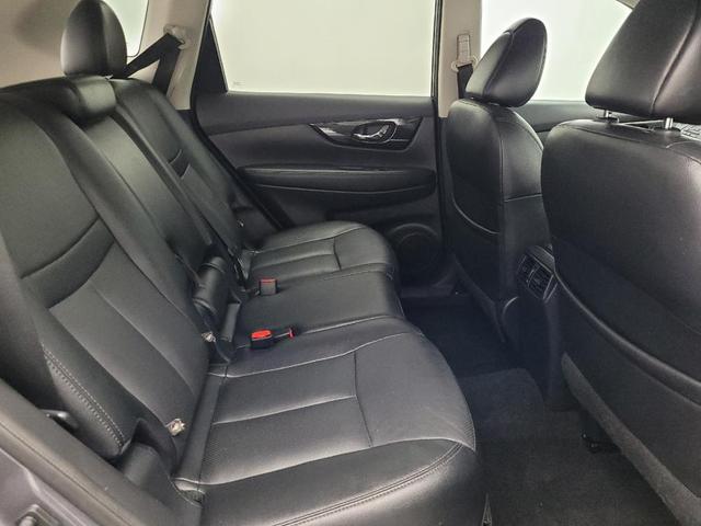 Photo of 2017 Gun Metallic Nissan Rogue