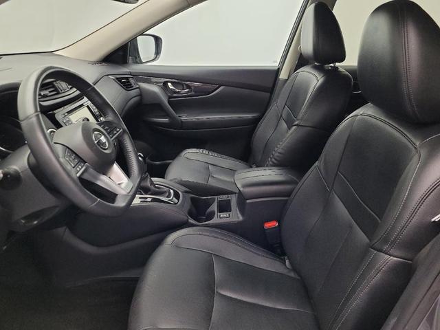 Photo of 2017 Gun Metallic Nissan Rogue